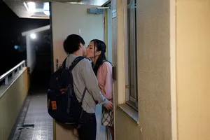 Má yêu bạn học của con trai suốt 5 năm… sau cú sốc bị người chồng cắm sừng