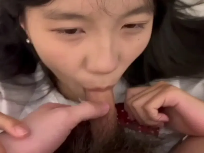 Em loli dễ thương mút cục thịt biến em thành con đào nứng p2
